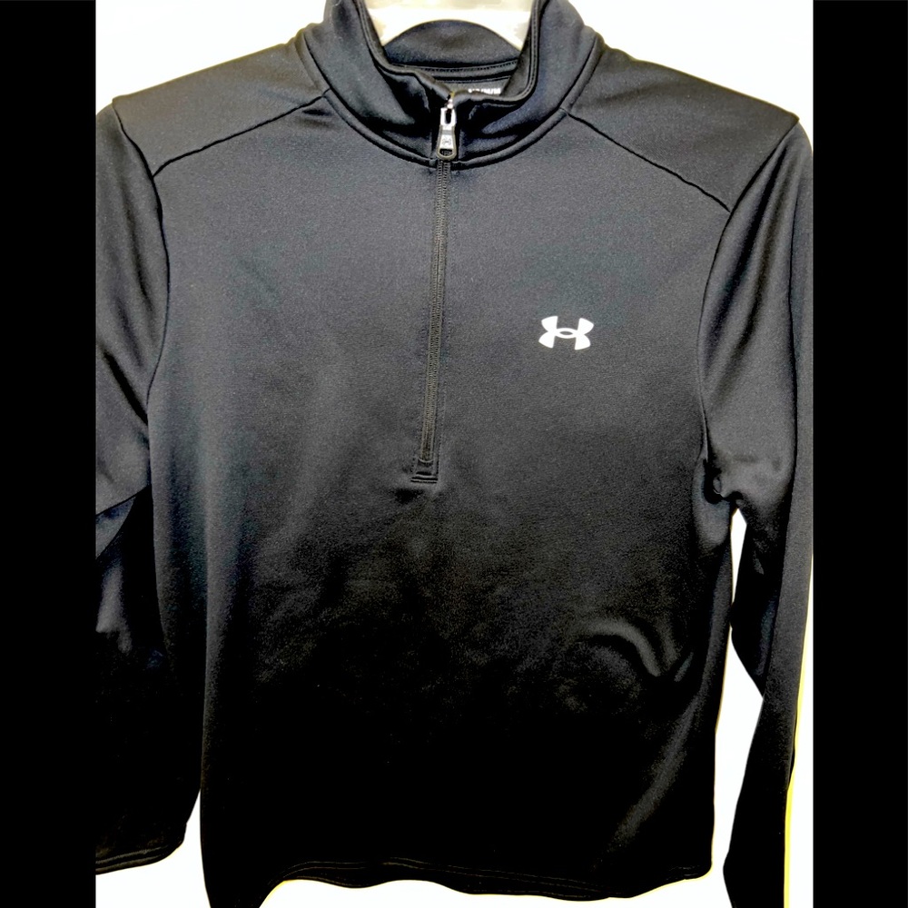 Mens medium sized Underarmour loose coup jacket